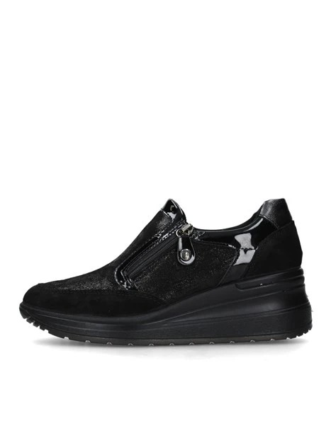 SNEAKERS SLIP ON CON ZEPPA INSERTI EFFETTO VERNICE DONNA NERO