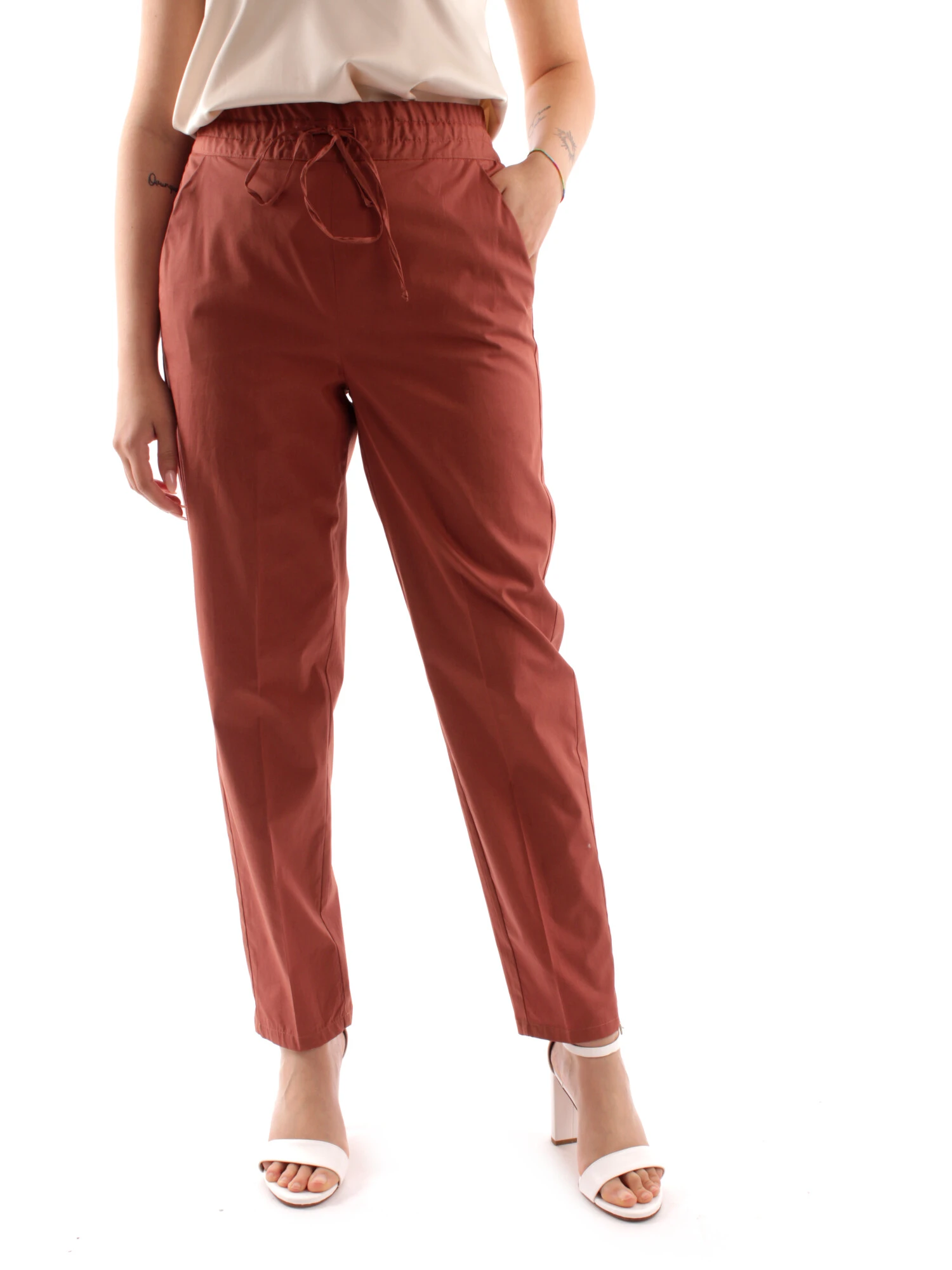 PANTALONI CHINO CON VITA ELASTICIZZATA DONNA MARRONE