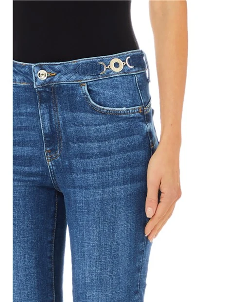 JEANS CROPPED A TROMBETTA CON PLACCA LOGO DONNA BLU