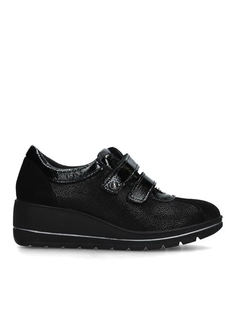 SNEAKERS PLATFORM CON STRAPPI EFFETTO VERNICE DONNA NERO