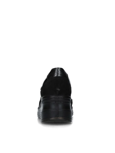 SNEAKERS SLIP ON CON ZEPPA INSERTI EFFETTO VERNICE DONNA NERO