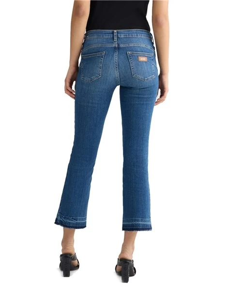 JEANS CROPPED CON ORLO SFRANGIATO DONNA BLU